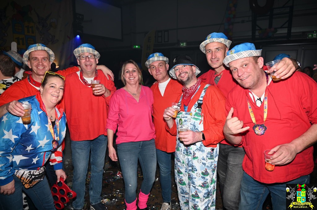 ../Images/Steegfeest XL 200.jpg